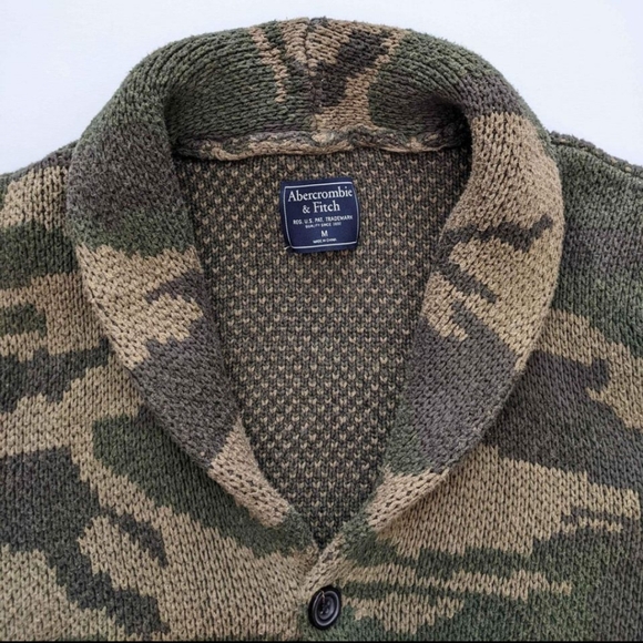 Abercrombie and Fitch camo cardigan sweater, size medium - Picture 5 of 7